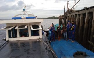 Kapal Penyelundup Ini Dihentikan Aparat Bersenjata, Lihat Muatannya - JPNN.com