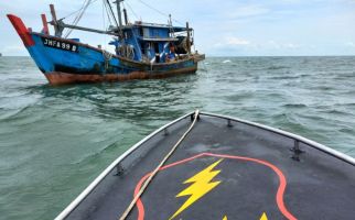 Kapal Ikan Malaysia Ditangkap Bakamla di Perairan Karimun - JPNN.com