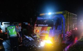 Honda Vario Menghantam Truk di Blitar, 2 Orang Meregang Nyawa - JPNN.com