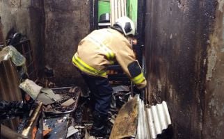Kebakaran Pabrik Roti di Jaktim, Amin Mengalami Luka Bakar - JPNN.com
