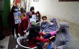 Mahasiswa FIK UM Jemput Warga untuk Vaksinasi, Beri Hadiah Voucer Listrik - JPNN.com
