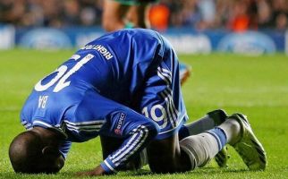 Eks Penyerang Chelsea dan Newcastle Demba Ba Resmi Pamit dari Dunia Sepak Bola - JPNN.com