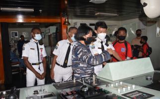 TNI AL Berikan Vaksinasi & Edukasi Wisata Maritim Kepada Pelajar - JPNN.com