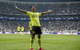 Borussia Dortmund Gulung Besiktas, Jude Bellingham Masuk Buku Sejarah - JPNN.com