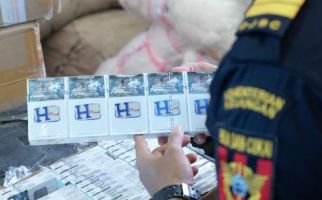Bea Cukai Gelar Operasi di Dumai dan Kediri, Sikat 3 Juta Batang Rokok Ilegal - JPNN.com