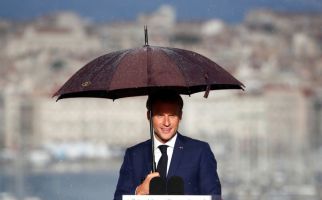 Prancis Bergolak, Presiden Macron Terancam Dimakzulkan Gegara Bela Ukraina - JPNN.com