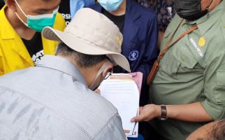 Massa BEM SI Sampaikan Tuntutan, Wakil Menteri Ini Membubuhkan Tanda Tangan - JPNN.com