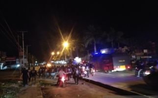 Peringati Tewasnya Randi - Yusuf, Demonstran Dibubarkan Polisi dengan Tembakan Gas Air Mata - JPNN.com