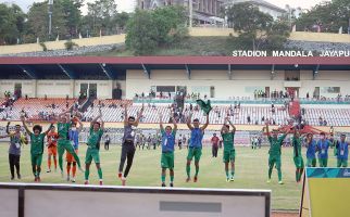 Satgas Covid Awasi Suporter Sepak Bola PON XX Papua di Stadion Mandala - JPNN.com