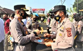 Aksi Heroik Aipda Anwarudin di Rel Kereta Api Berbuah Manis - JPNN.com