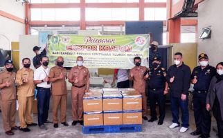 Pertama Kali, Ekspor Tepung Kratom Langsung dari Bandara Supadio Pontianak ke Belanda - JPNN.com