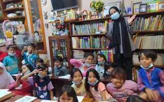 Anak-anak Bukit Duri Makin Mengenal Bahasa Prancis dan Inggris - JPNN.com