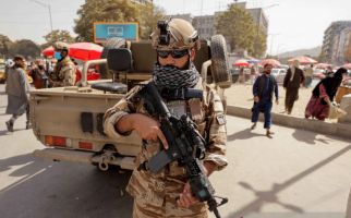 Bom Meledak di Tengah Salat Jumat, Respons Taliban Sangat Cepat - JPNN.com