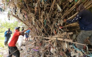 Duh! Sampah Plastik 500 Kilogram Ditemukan di Kali Porong - JPNN.com