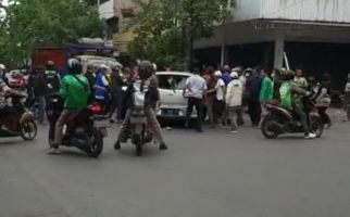 Amuk Massa di Jalan Pucang Anom Surabaya, Darah di Mobil Ayla Masih Misteri - JPNN.com