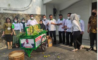 Sumbang Gerobak Sayur, Moeldoko Wujudkan Mimpi Sederhana Sudarsih - JPNN.com