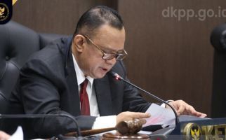 DKPP Berhentikan Ketua KPU Sabu Raijua - JPNN.com