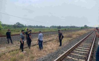 Terobos Perlintasan Kereta Api, Mbak Lena Terseret 10 Meter, Kondisi Mengenaskan - JPNN.com