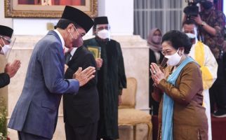 Dahulu Jokowi Disebut Petugas Partai, tetapi Kini Melantik Megawati - JPNN.com
