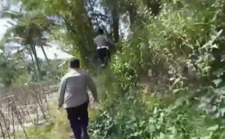 Polisi dan TNI Merangsek ke Tengah Hutan, Belasan Orang Kocar-kacir, Dor dor dor - JPNN.com