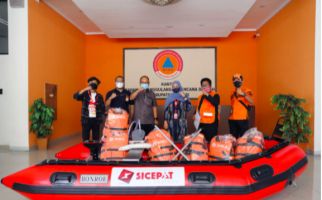 SiCepat Ekspres Beri Bantuan Perahu Karet kepada BPBD Kabupaten Bekasi - JPNN.com