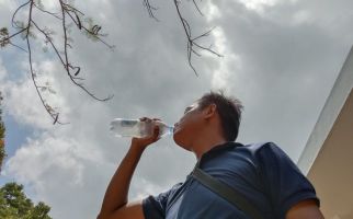5 Efek Samping Terlalu Sering Minum Air Panas untuk Kesehatan, Nomor 1 Bikin Kaget - JPNN.com