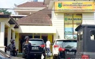 Penyidik KPK Beraksi di Palembang, Dikawal Brimob Bersenjata Laras Panjang - JPNN.com