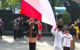 Ganjar Pranowo Gagah dengan Pakaian Adat Adat Aceh - JPNN.com