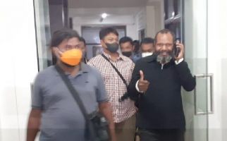 Jadi Tersangka Korupsi, Ketua KPAD Papua Langsung Ditahan - JPNN.com