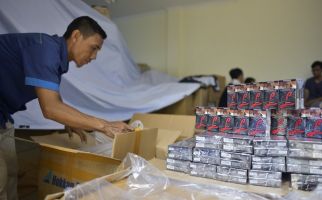 Hendak Kirim Rokok Tanpa Cukai ke Majalengka, Sebuah Truk Ditindak Bea Cukai Cirebon - JPNN.com