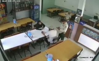 Video Satpol PP Bicara dengan Perempuan Viral di Medsos, Tak Digaji 3 Bulan - JPNN.com