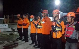 Mohon Doanya, Belasan Orang Terjebak Aliran Sungai di Padang - JPNN.com