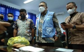 Pasutri Nekat Menyelundupkan 1 Kg Sabu-Sabu di Pakaian Dalam, Diciduk di Bandara Haluoleo - JPNN.com