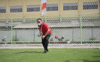 Wamendes Budi Arie Resmikan Stadion Mini Desa dengan Rumput Berstandar FIFA, Wow - JPNN.com
