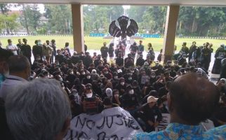 Gilang Endi Meninggal, Mahasiswa Demo Minta Rektorat UNS Bubarkan Menwa - JPNN.com