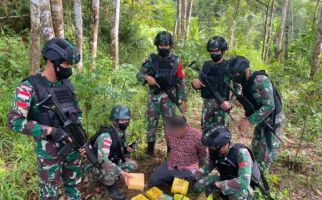 Kapten Frelly Dapat Info, Pasukan TNI Bersenjata Bergerak, H Tak Berkutik - JPNN.com