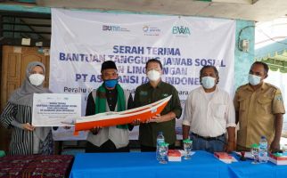 Badan Wakaf Al-Qur'an dan Jasindo Beri Bantuan Perahu Ketinting kepada Nelayan - JPNN.com