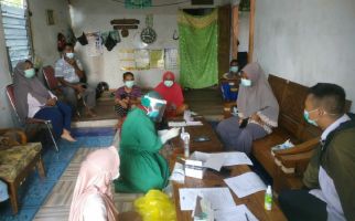 Perawat Trisnawati Bertugas Keliling ke 14 Desa, Berharap Diangkat PNS - JPNN.com