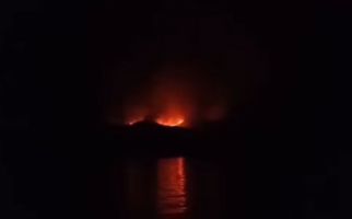 Petugas Berhasil Padamkan Kebakaran di Pulau Rinca Kawasan BTNK - JPNN.com