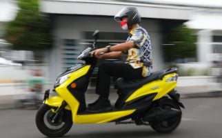 Lihat, Pak Ganjar Lincah Mengendarai Evo, Motor Listrik Buatan Jateng - JPNN.com