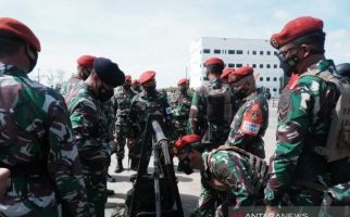 Pasukan Katak dengan Senjata Lengkap Bersiaga di Surabaya - JPNN.com