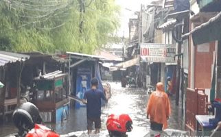 Kampung Duku Kebayoran Lama Terendam Banjir - JPNN.com