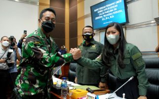Seragam ala Militer Anggota Komisi I DPR Dikritik, Hendri Ingat Waktu Kecil - JPNN.com