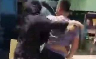 AKBP Welly Abdillah Soal Video Viral Pria Berkaus Brimob yang Ribut dengan Sopir Angkot - JPNN.com