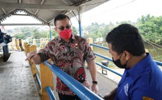 Anies Pelesiran ke Jatim, Kenneth DPRD: Jakarta Kebanjiran Lagi Bos! - JPNN.com