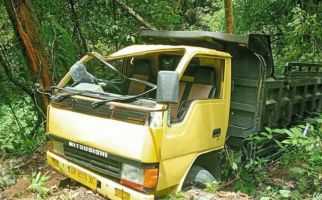 Truk Rombongan Pelayat Terguling, 2 Orang Tewas, Belasan Luka-Luka - JPNN.com