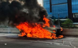 Ini Penyebab Kebakaran Mobil Land Cruiser di Tol Wiyoto Wiyono - JPNN.com