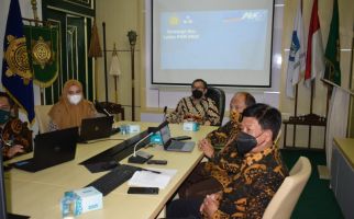 Dokter Indra Bramanti Berbagi Strategi Lolos PKM kepada Mahasiswa UWM Yogyakarta - JPNN.com