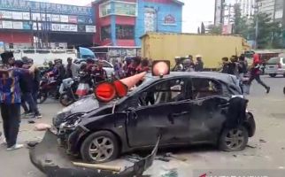 2 Ormas Perang di Karawang, Honda Brio Dibakar, Ada yang Terkapar di Jalan - JPNN.com