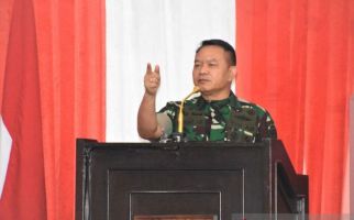 Perintah Jenderal Dudung, Prajurit TNI Harus Melindungi Masyarakat Papua dari Intimidasi KKB  - JPNN.com